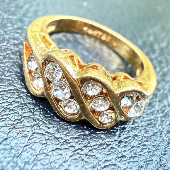 WOMEN’S GOLD TONE STATEMENT RING– CRYSTAL ACCENTS – SIZE 7 – NEIMAN MARCUS STYLE - Picture 4 of 17